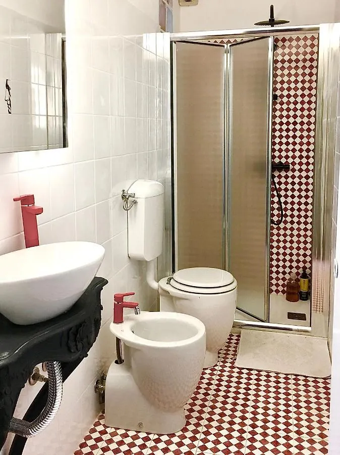 Bed & Breakfast L'Ora delle Streghe b&b centralissimo Livorno