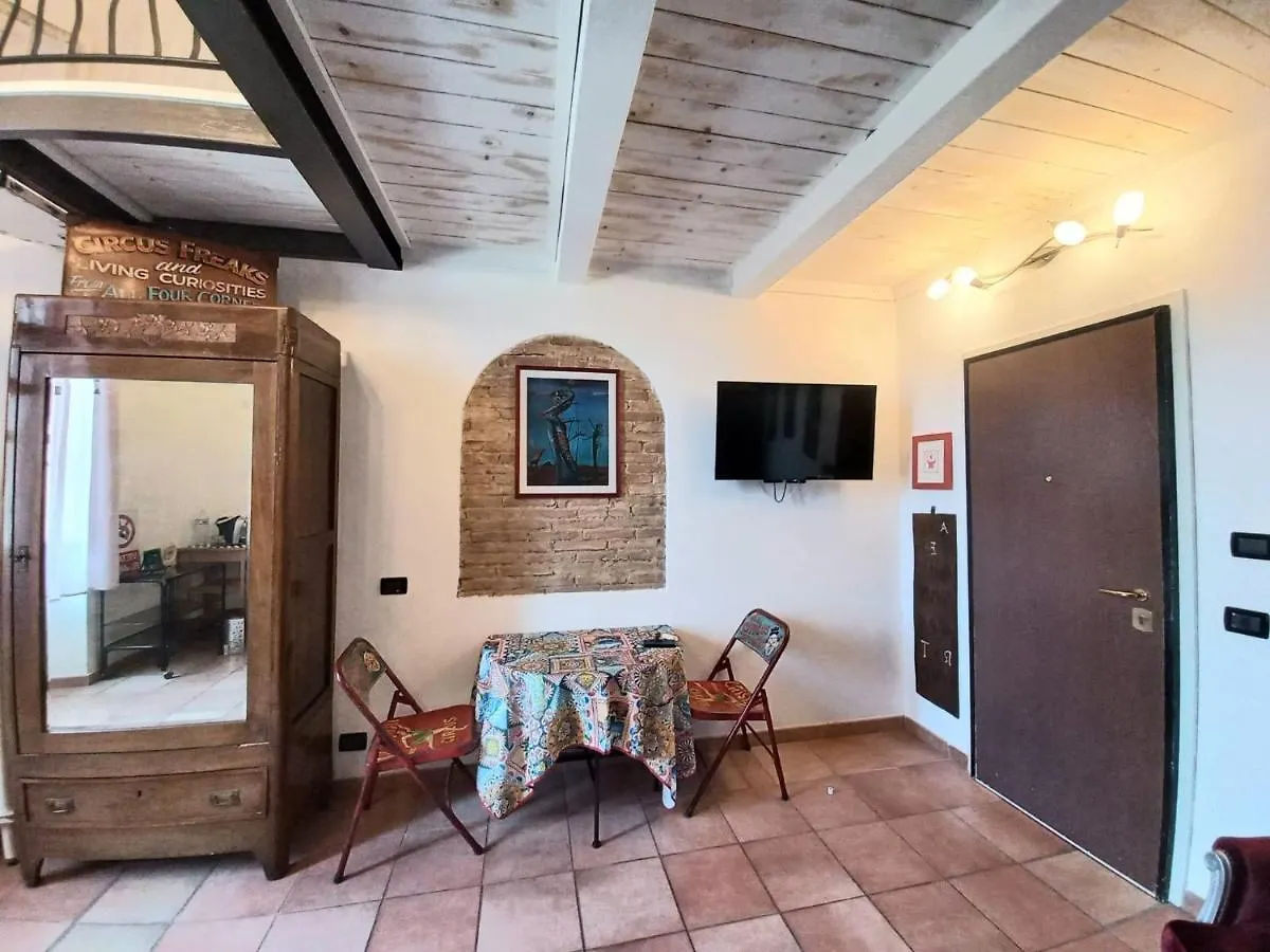 L'Ora delle Streghe b&b centralissimo Livorno 0*,  Italia