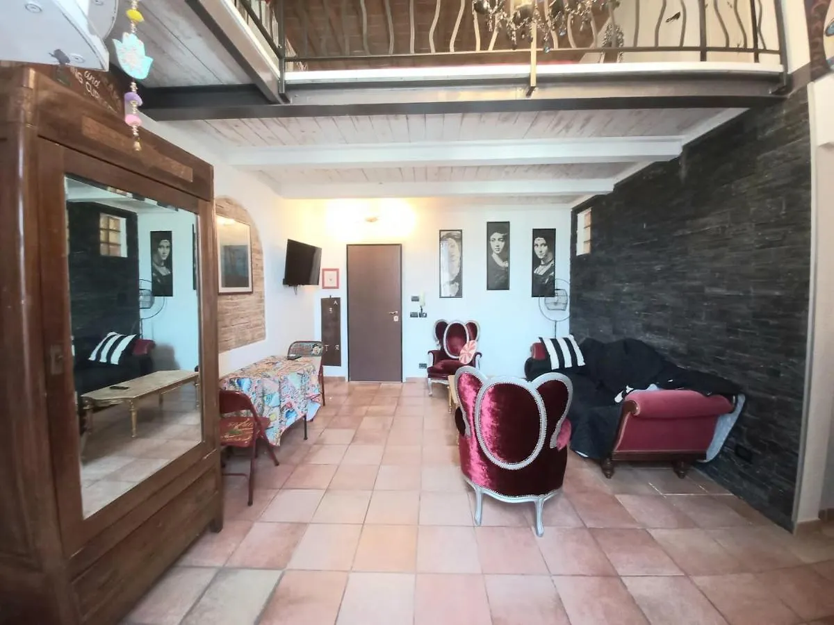 Bed & Breakfast L'Ora delle Streghe b&b centralissimo Livorno Italia