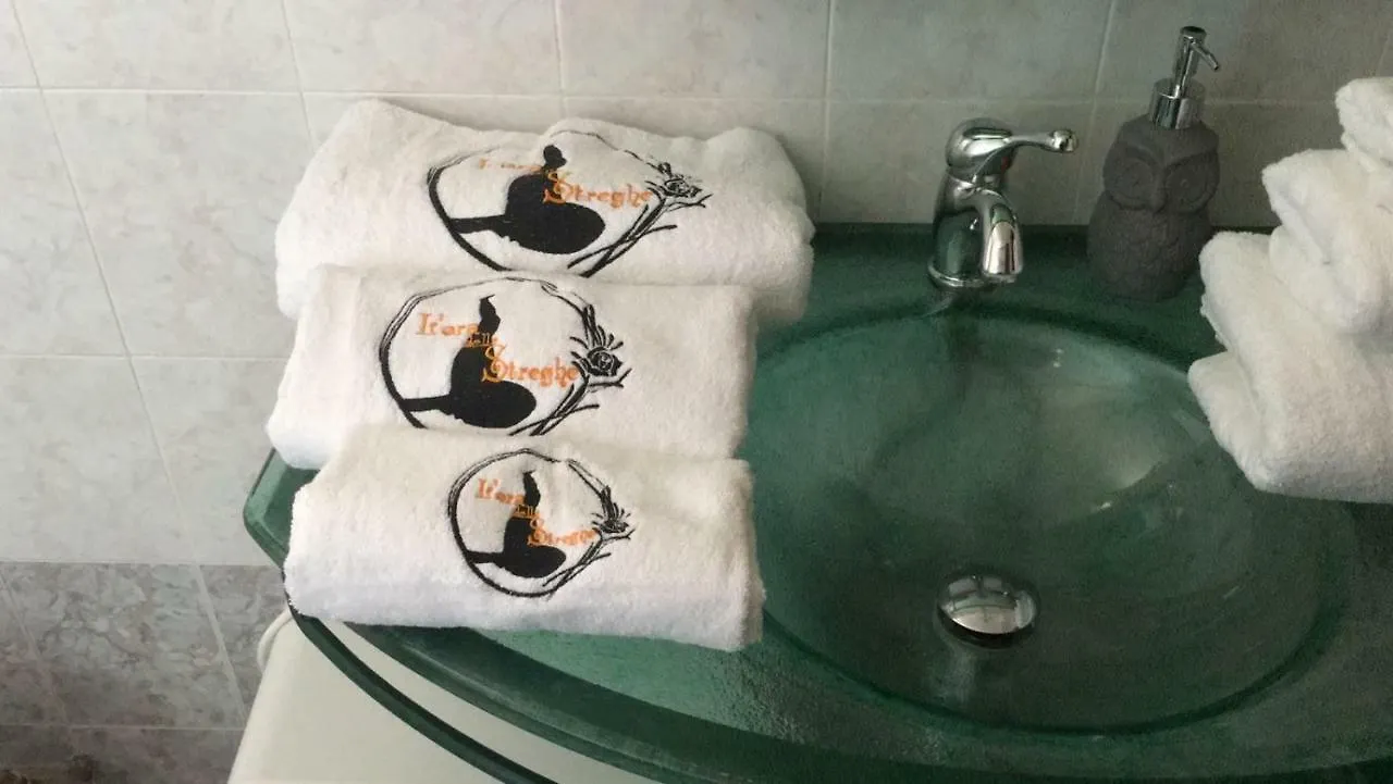 Bed & Breakfast L'Ora Delle Streghe B&B Centralissimo Livorno Italy