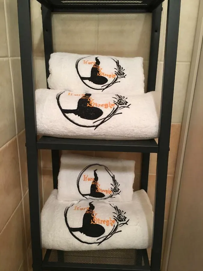 L'Ora delle Streghe b&b centralissimo Livorno 0*,  Italia