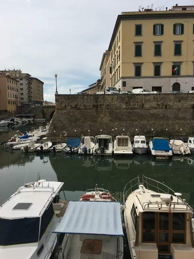 Bed & Breakfast L'Ora delle Streghe b&b centralissimo Livorno
